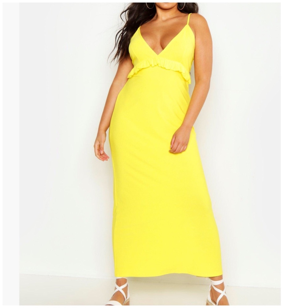 V-Neck. Ruffle Accent. BLACK Maxi Dress - Picture 3 of 4